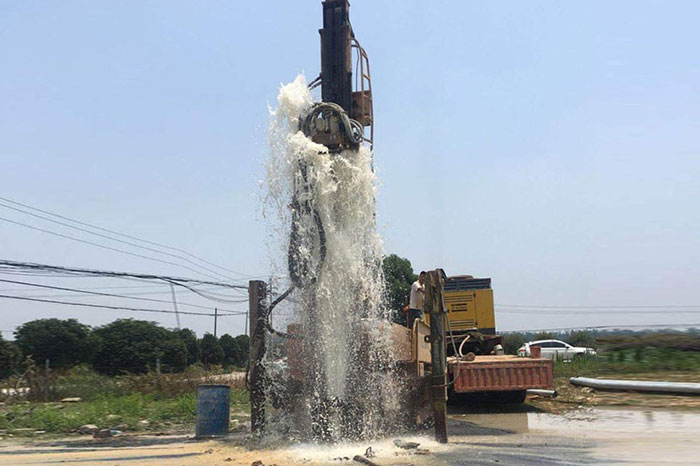 Pozo de agua y pozo geotérmico